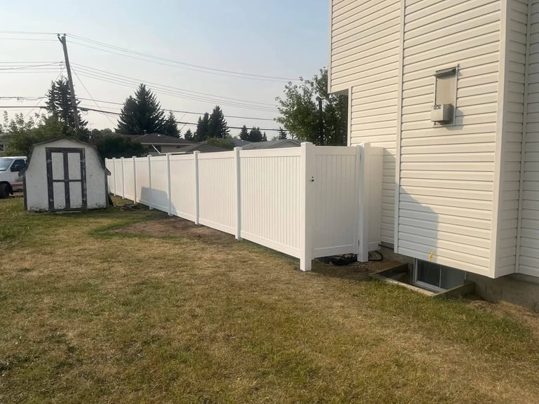 Vinyl privacy fence
